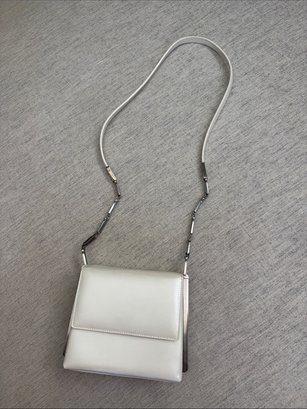 Salvatore Ferragamo White Pearl Leather Shoulder Bag with Silver Chain Vintage